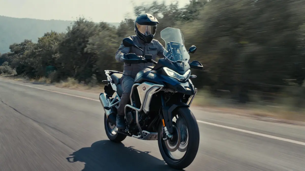 2025 मध्ये सर्वोत्तम 5 Bikes ज्यांची Test Ride घेऊन धमाल झाली! कोणती Bike आहे No.1?